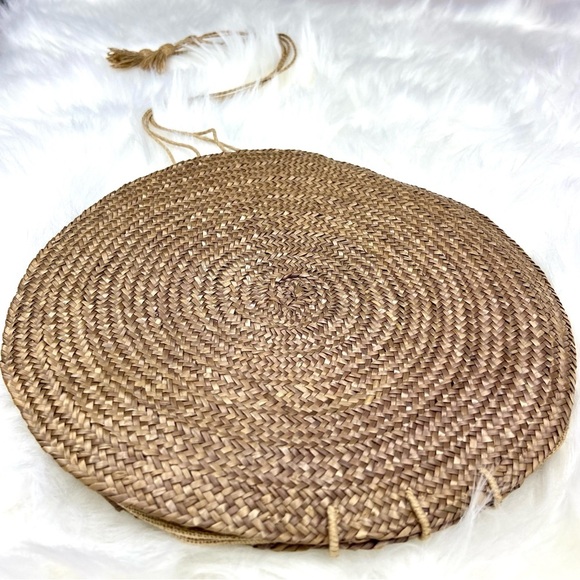 Incredible Vintage Round Woven Basket Purse Accordion Crochet Lace Tassels - Picture 3 of 6